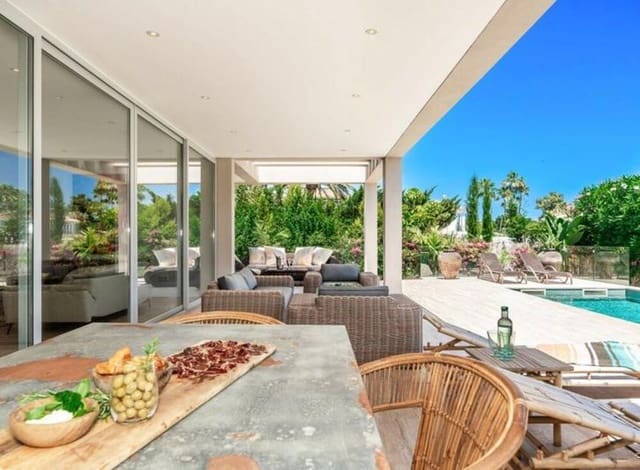 5 makuuhuone Huvila myytävänä paikassa San Pedro de Alcántara Pueblo, Marbella mukana uima-altaan 
autotalli - 2 950 000 € (Ref: 9406081)