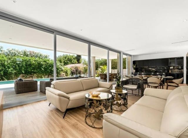 5 makuuhuone Huvila myytävänä paikassa San Pedro de Alcántara Pueblo, Marbella mukana uima-altaan 
autotalli - 2 950 000 € (Ref: 9406081)