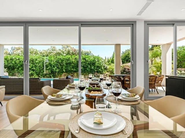 5 makuuhuone Huvila myytävänä paikassa San Pedro de Alcántara Pueblo, Marbella mukana uima-altaan 
autotalli - 2 950 000 € (Ref: 9406081)