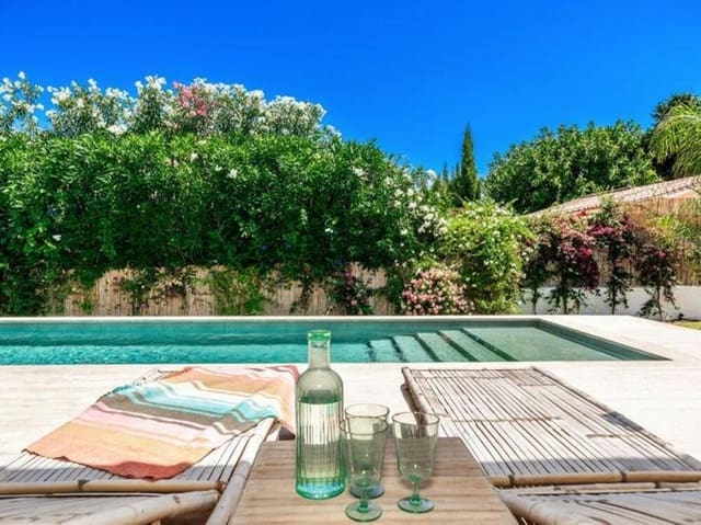 5 makuuhuone Huvila myytävänä paikassa San Pedro de Alcántara Pueblo, Marbella mukana uima-altaan 
autotalli - 2 950 000 € (Ref: 9406081)