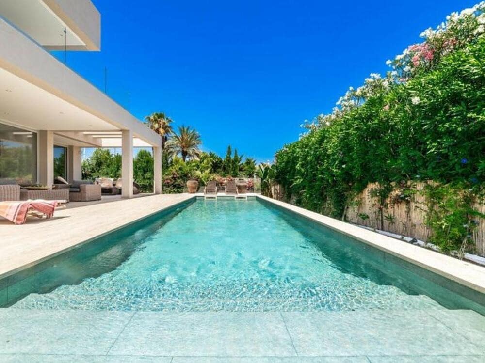 5 slaapkamer Villa te koop in San Pedro de Alcantara met zwembad garage - € 2.950.000 (Ref: 9406081)