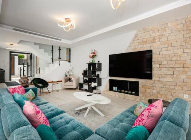 5 sypialnia Willa na sprzedaż w Nueva Andalucía Centro, Marbella z basenem garażem - 1 895 000 € (Ref: 9406082)