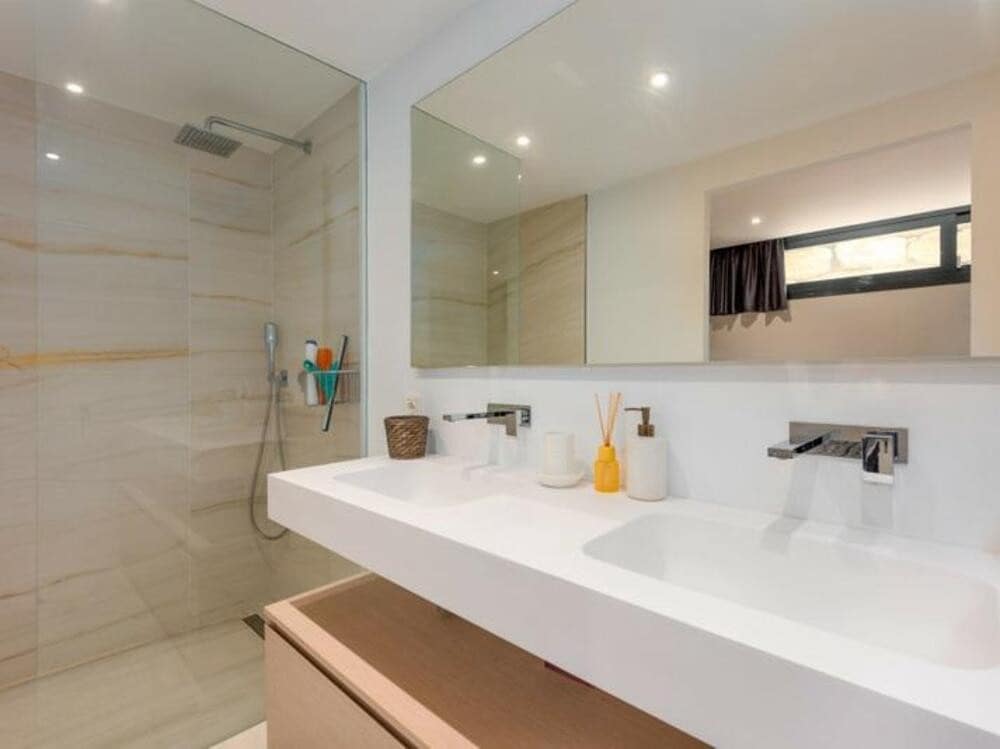 5 sypialnia Willa na sprzedaż w Marbella z basenem garażem - 1 895 000 € (Ref: 9406082)