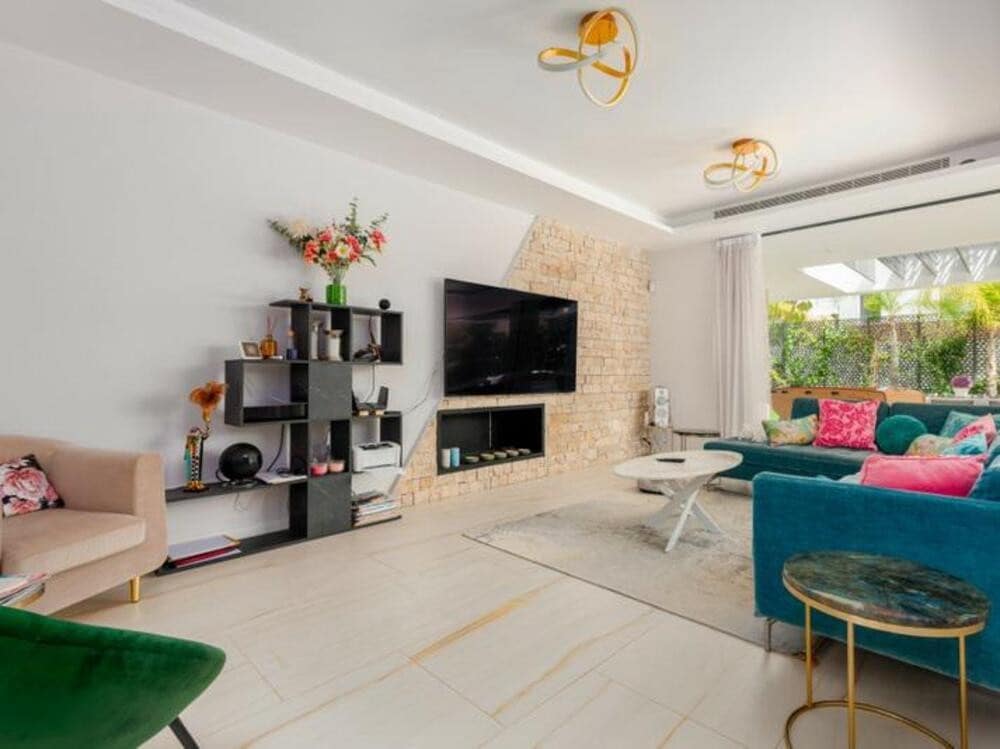 5 sypialnia Willa na sprzedaż w Marbella z basenem garażem - 1 895 000 € (Ref: 9406082)