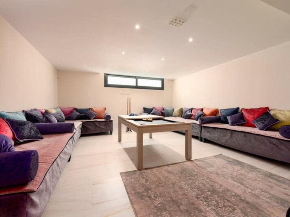 5 sypialnia Willa na sprzedaż w Marbella z basenem garażem - 1 895 000 € (Ref: 9406082)