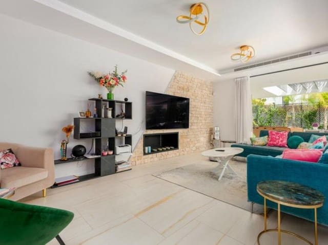 5 sypialnia Willa na sprzedaż w Nueva Andalucía Centro, Marbella z basenem garażem - 1 895 000 € (Ref: 9406082)