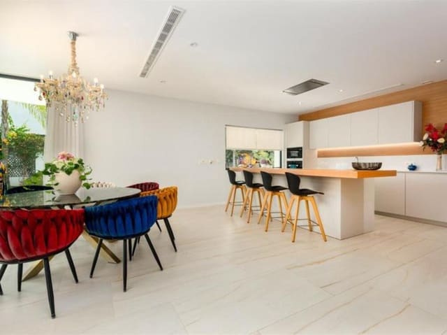 5 sypialnia Willa na sprzedaż w Nueva Andalucía Centro, Marbella z basenem garażem - 1 895 000 € (Ref: 9406082)