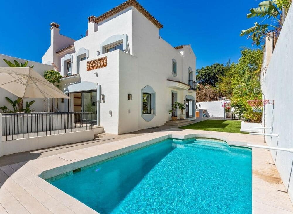 4 slaapkamer Halfvrijstaande villa te koop in Marbella met zwembad garage - € 1.195.000 (Ref: 9406084)