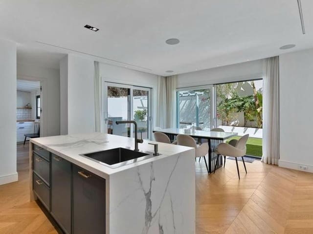 4 slaapkamer Halfvrijstaande villa te koop in Río Real, Marbella met zwembad garage - € 1.195.000 (Ref: 9406084)