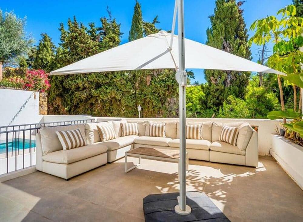 4 slaapkamer Halfvrijstaande villa te koop in Marbella met zwembad garage - € 1.195.000 (Ref: 9406084)