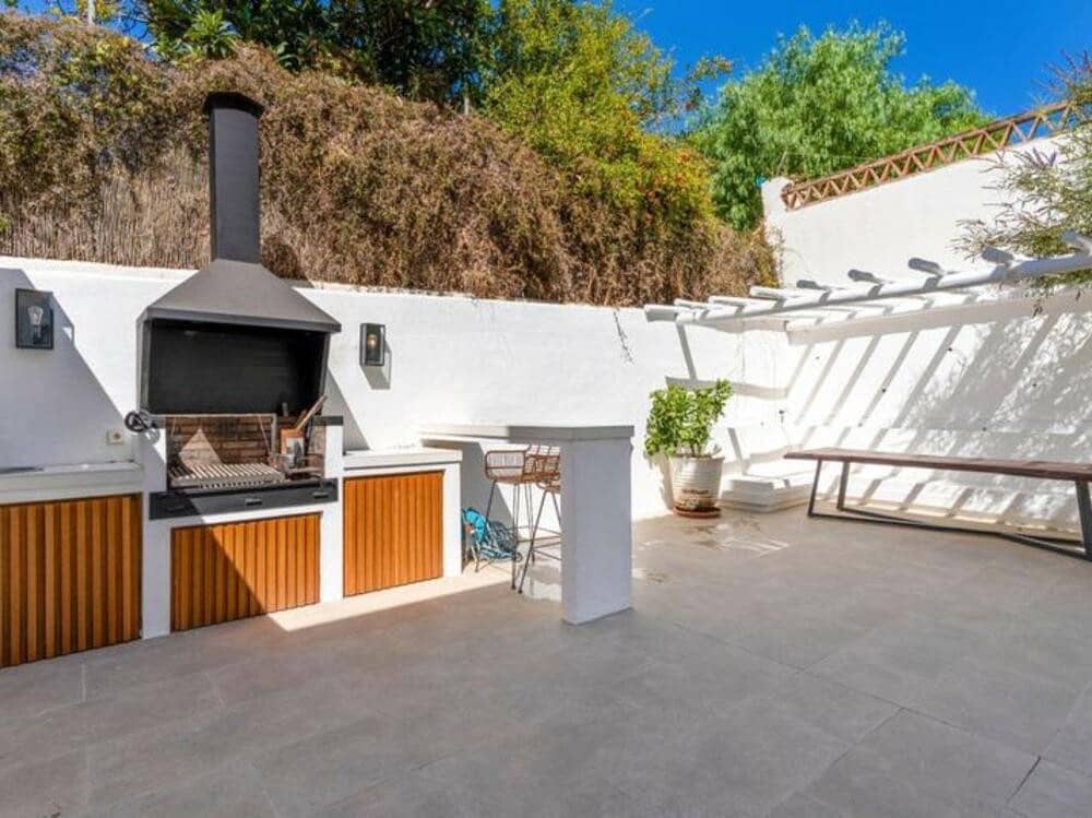4 slaapkamer Halfvrijstaande villa te koop in Marbella met zwembad garage - € 1.195.000 (Ref: 9406084)