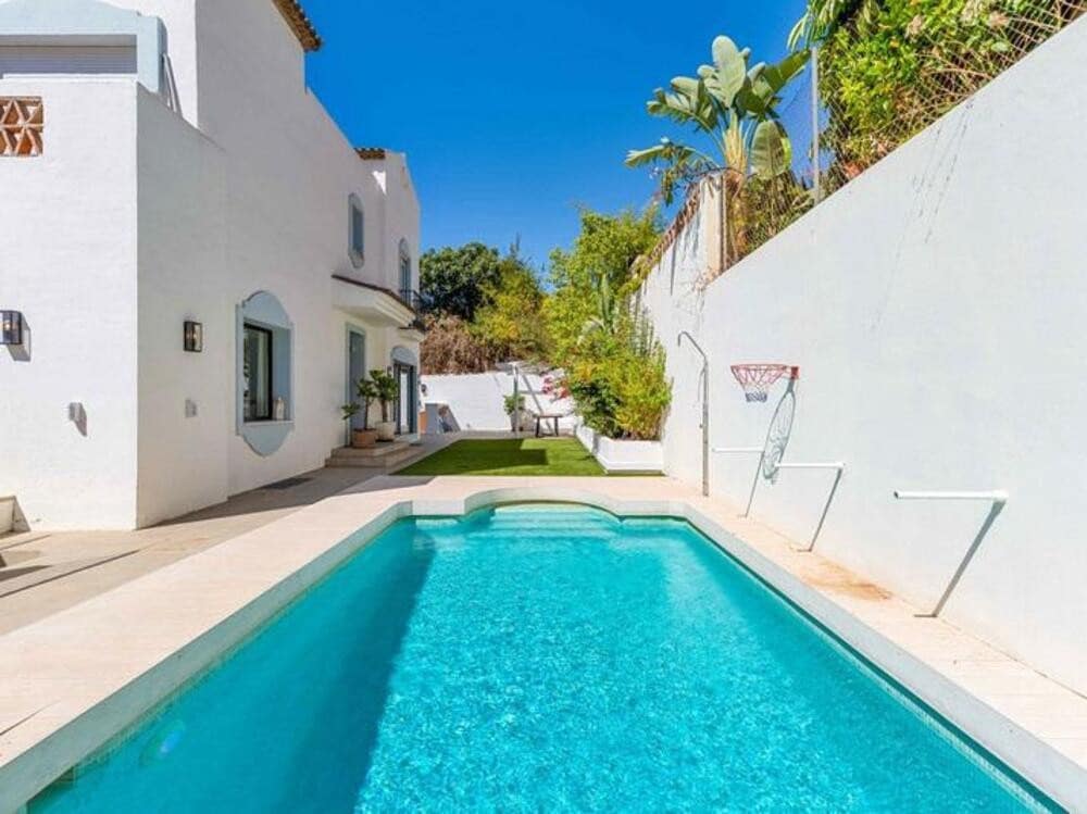 4 slaapkamer Halfvrijstaande villa te koop in Marbella met zwembad garage - € 1.195.000 (Ref: 9406084)