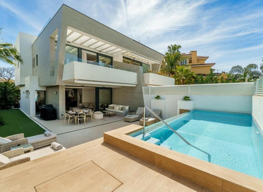 5 quarto Moradia Geminada para venda em Puerto Banus com piscina garagem - 2 675 000 € (Ref: 9410369)