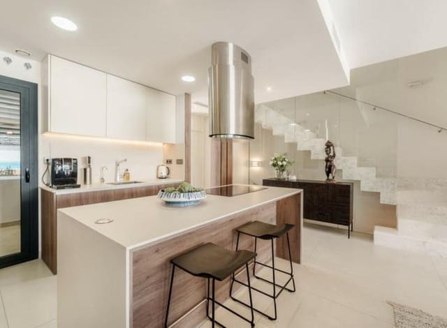 5 quarto Moradia Geminada para venda em Puerto Banus, Marbella com piscina garagem - 2 675 000 € (Ref: 9410369)