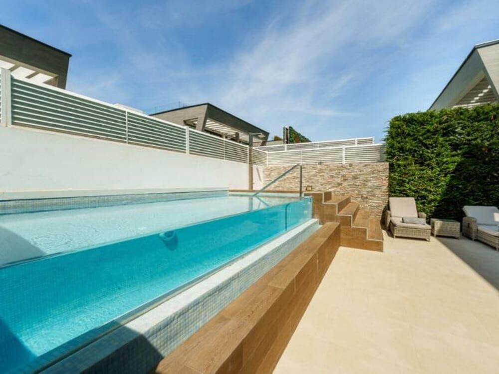 5 quarto Moradia Geminada para venda em Puerto Banus com piscina garagem - 2 675 000 € (Ref: 9410369)