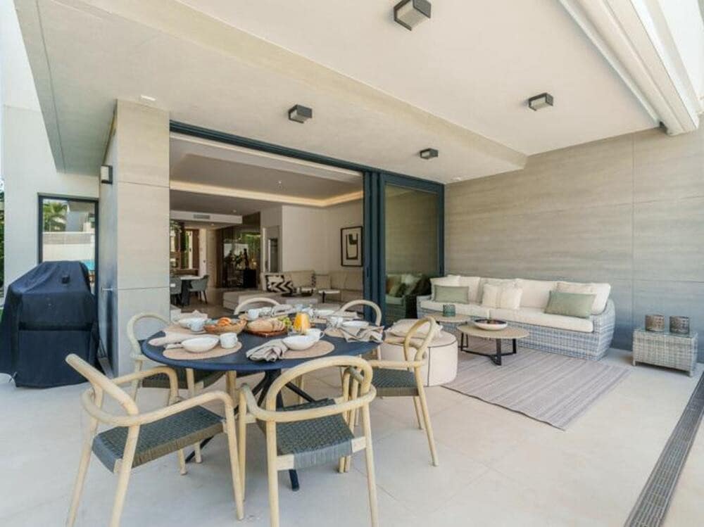 5 quarto Moradia Geminada para venda em Puerto Banus com piscina garagem - 2 675 000 € (Ref: 9410369)
