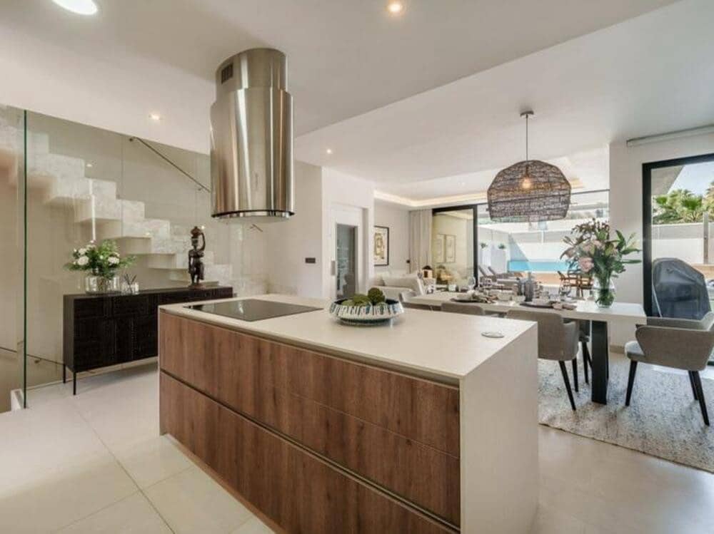 5 quarto Moradia Geminada para venda em Puerto Banus com piscina garagem - 2 675 000 € (Ref: 9410369)