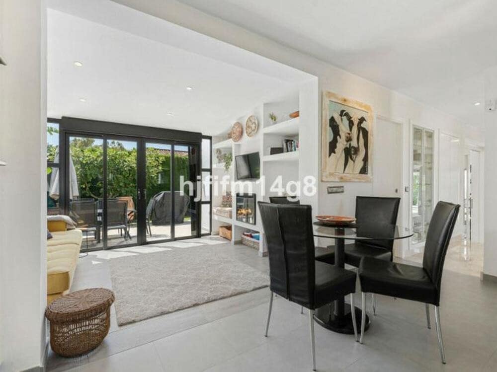 5 soverom Villa til salgs i Marbella med svømmebasseng garasje - € 2 025 000 (Ref: 9410370)