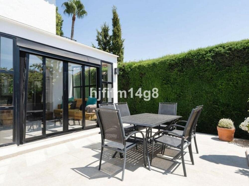 5 soverom Villa til salgs i Marbella med svømmebasseng garasje - € 2 025 000 (Ref: 9410370)