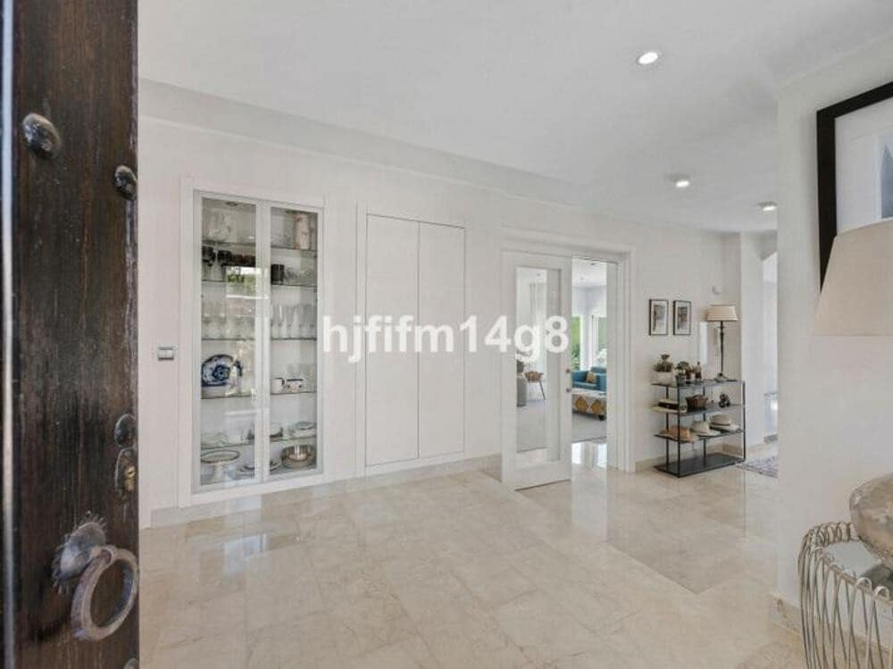 5 soverom Villa til salgs i Marbella med svømmebasseng garasje - € 2 025 000 (Ref: 9410370)