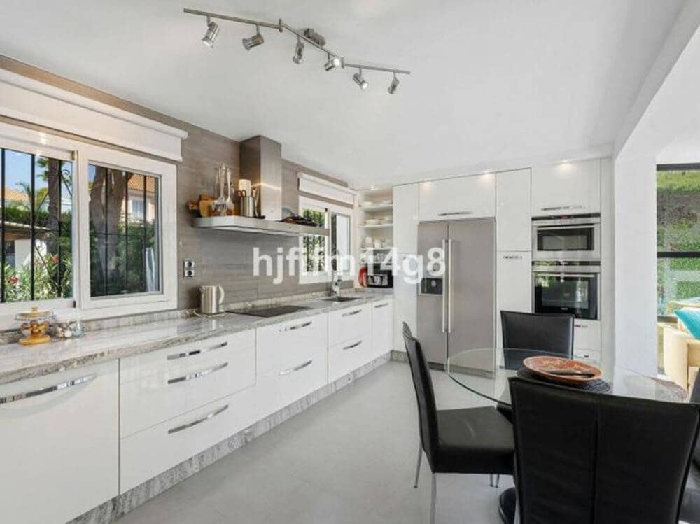 5 soverom Villa til salgs i Marbella med svømmebasseng garasje - € 2 025 000 (Ref: 9410370)