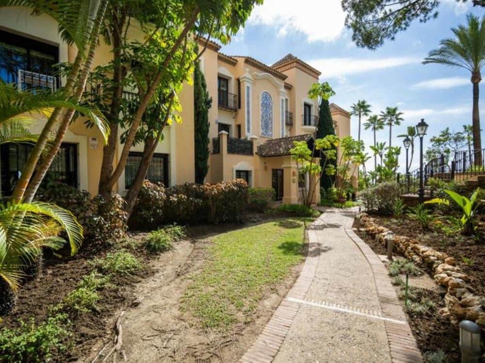 3 soverom Penthouse til salgs i Benahavis med svømmebasseng garasje - € 1 375 000 (Ref: 9410371)