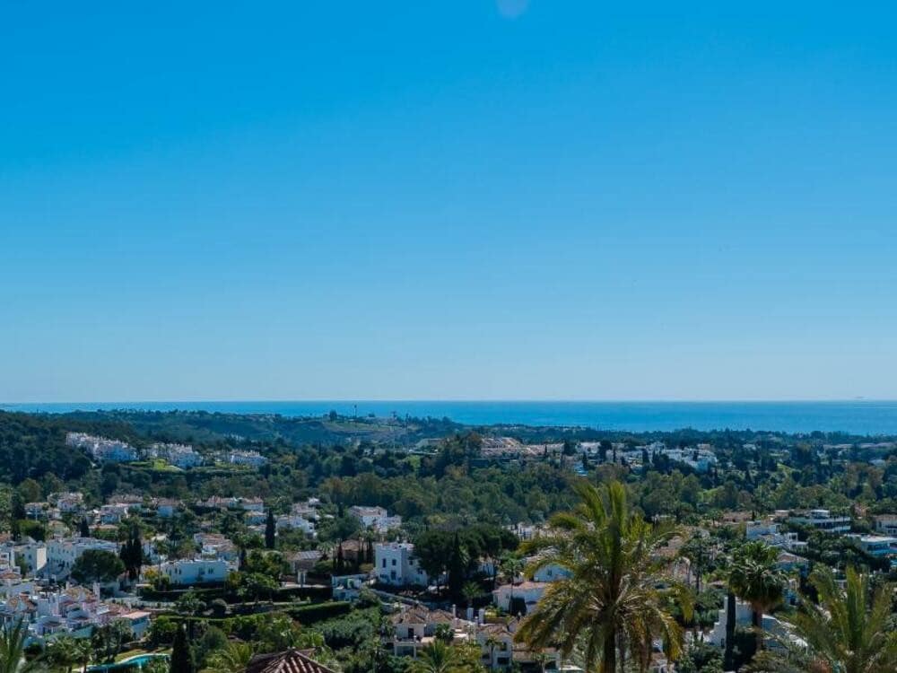 3 soveværelse Penthouse til leje i Marbella med swimmingpool garage - € 4.900 (Ref: 9410372)