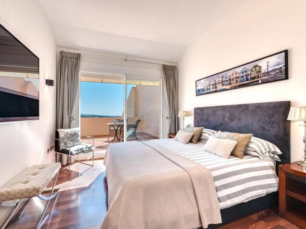 3 soveværelse Penthouse til leje i Marbella med swimmingpool garage - € 4.900 (Ref: 9410372)