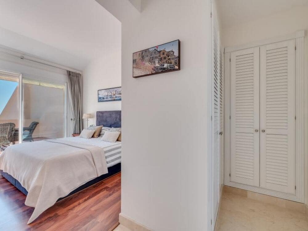 3 soveværelse Penthouse til leje i Marbella med swimmingpool garage - € 4.900 (Ref: 9410372)