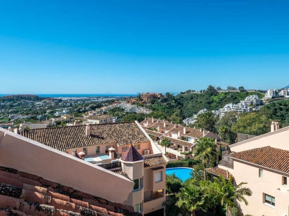 3 soveværelse Penthouse til leje i Marbella med swimmingpool garage - € 4.900 (Ref: 9410372)