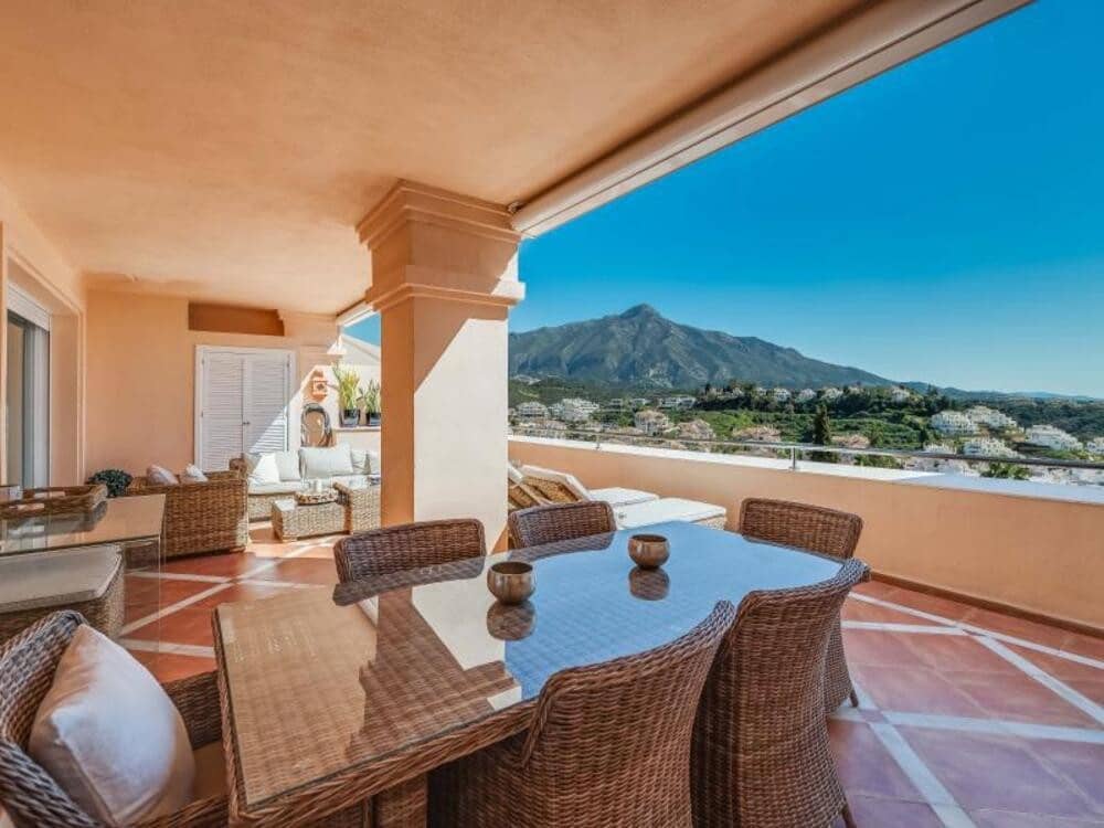 3 soveværelse Penthouse til leje i Marbella med swimmingpool garage - € 4.900 (Ref: 9410372)