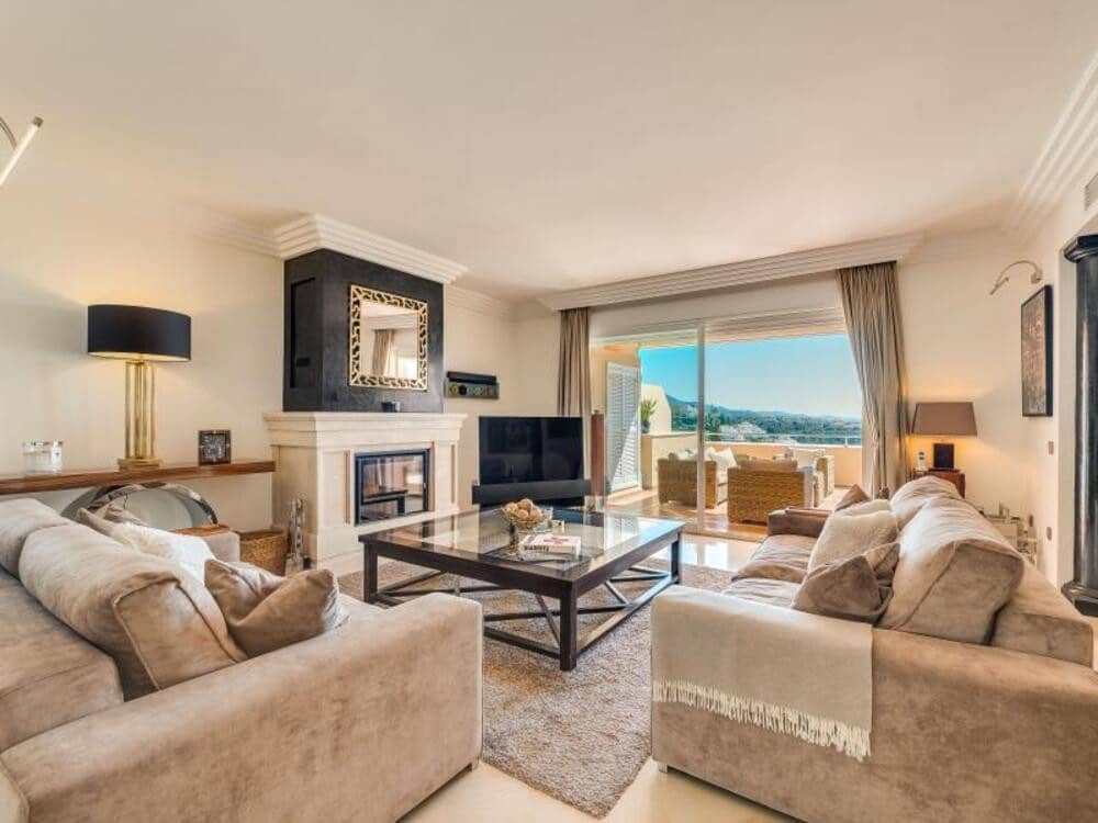 3 soveværelse Penthouse til leje i Marbella med swimmingpool garage - € 4.900 (Ref: 9410372)