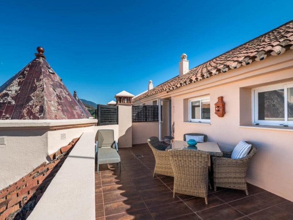 3 soveværelse Penthouse til leje i Marbella med swimmingpool garage - € 4.900 (Ref: 9410372)