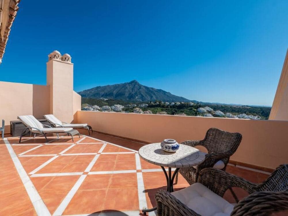 3 soveværelse Penthouse til leje i Marbella med swimmingpool garage - € 4.900 (Ref: 9410372)