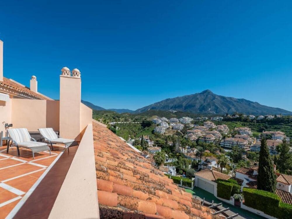 3 soveværelse Penthouse til leje i Marbella med swimmingpool garage - € 4.900 (Ref: 9410372)