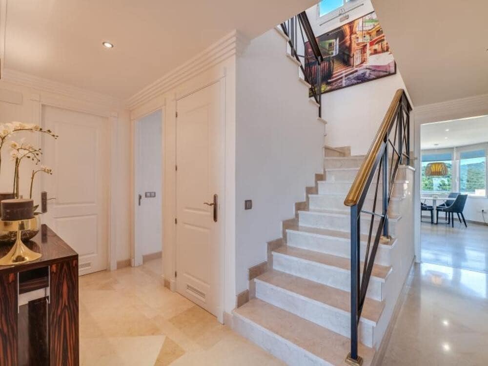 3 soveværelse Penthouse til leje i Marbella med swimmingpool garage - € 4.900 (Ref: 9410372)