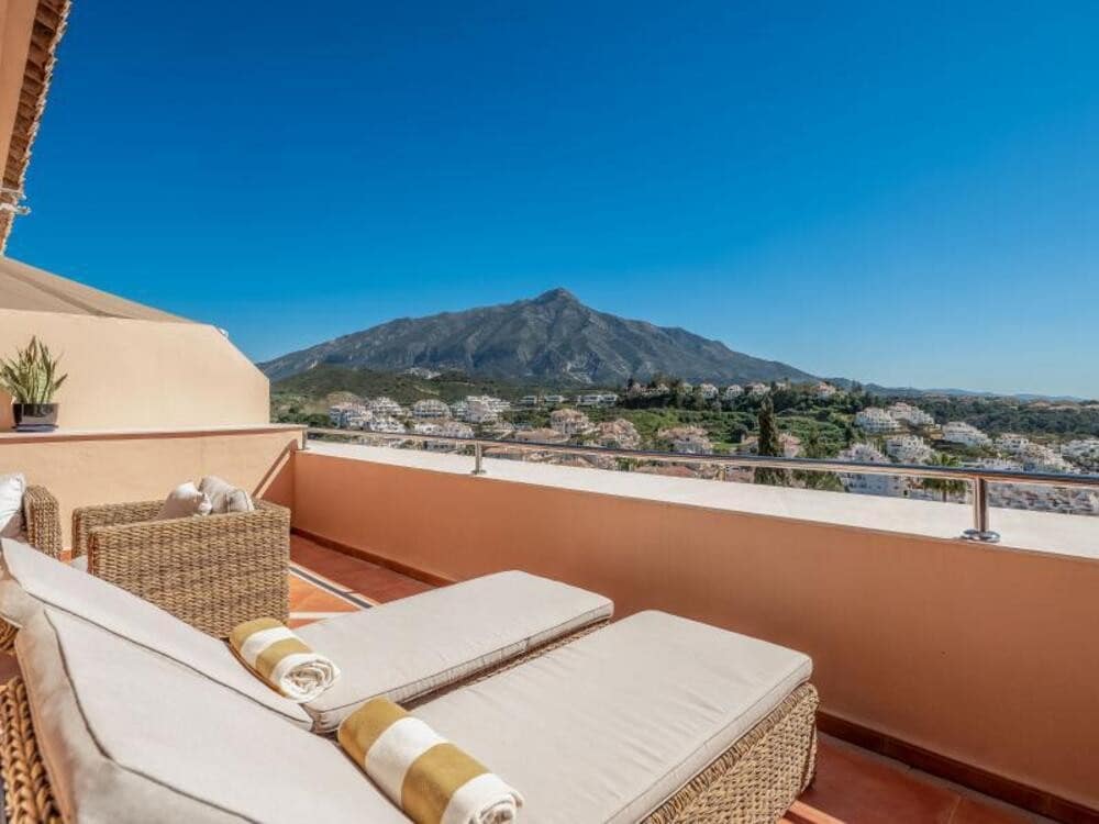 3 soveværelse Penthouse til leje i Marbella med swimmingpool garage - € 4.900 (Ref: 9410372)