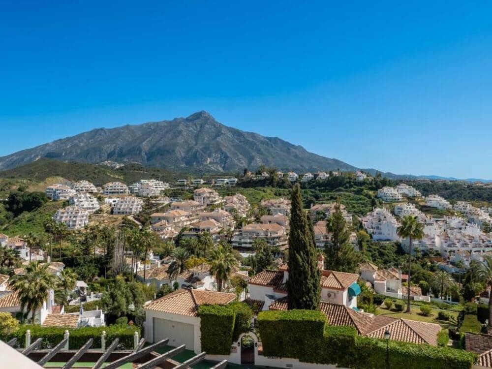3 soveværelse Penthouse til leje i Marbella med swimmingpool garage - € 4.900 (Ref: 9410372)