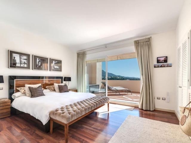 3 bedroom Penthouse for rent in Los Naranjos, Marbella with pool garage - € 4,900 (Ref: 9410372)