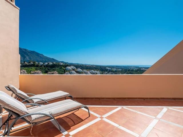 3 bedroom Penthouse for rent in Los Naranjos, Marbella with pool garage - € 4,900 (Ref: 9410372)