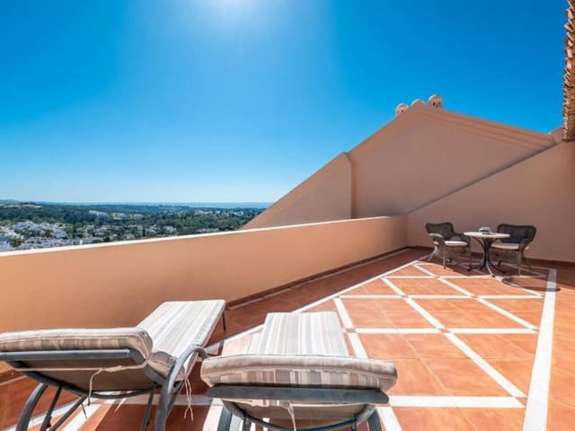 3 bedroom Penthouse for rent in Los Naranjos, Marbella with pool garage - € 4,900 (Ref: 9410372)