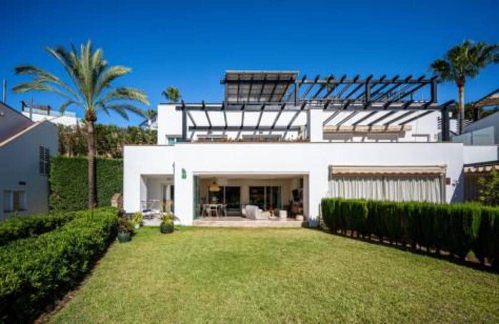 3 soveværelse Byhus til salg i Marbella med swimmingpool garage - € 895.000 (Ref: 9410373)