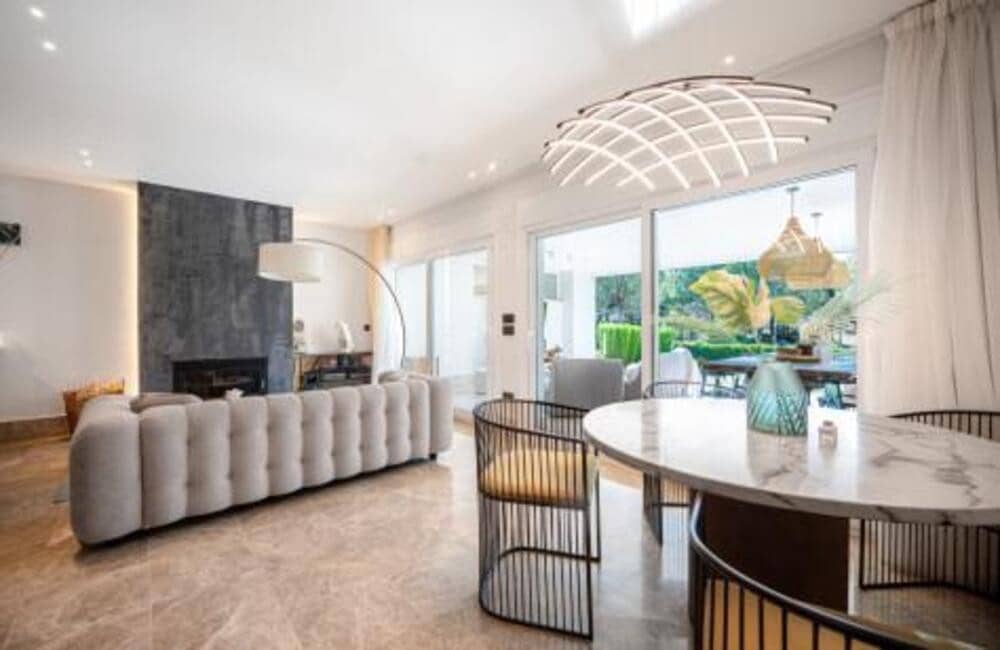 3 soveværelse Byhus til salg i Marbella med swimmingpool garage - € 895.000 (Ref: 9410373)