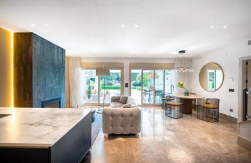 3 soveværelse Byhus til salg i Marbella med swimmingpool garage - € 895.000 (Ref: 9410373)