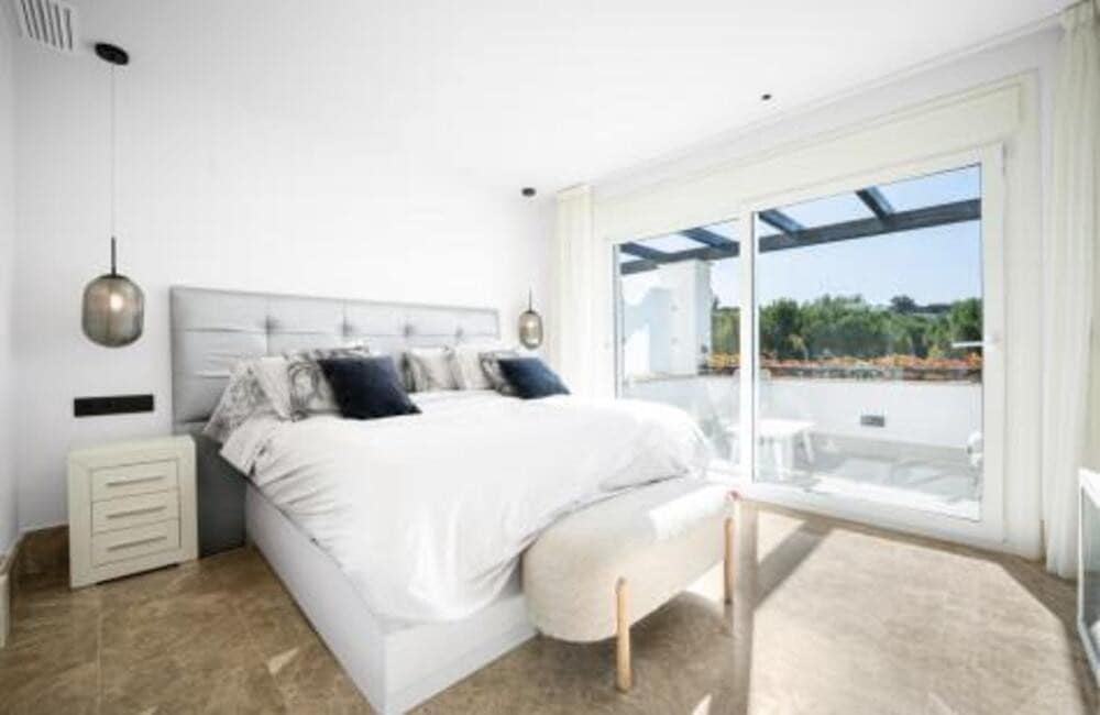 3 soveværelse Byhus til salg i Marbella med swimmingpool garage - € 895.000 (Ref: 9410373)