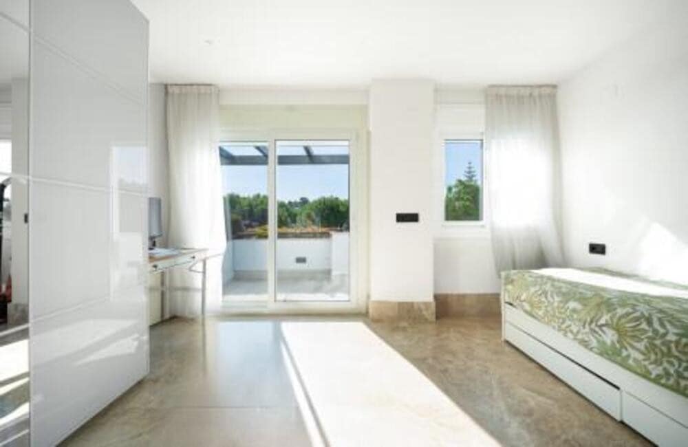 3 soveværelse Byhus til salg i Marbella med swimmingpool garage - € 895.000 (Ref: 9410373)