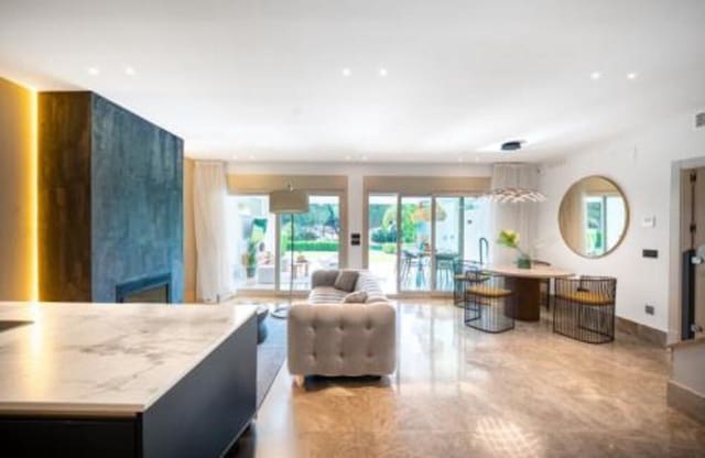 3 soveværelse Byhus til salg i Elviria, Marbella med swimmingpool garage - € 895.000 (Ref: 9410373)