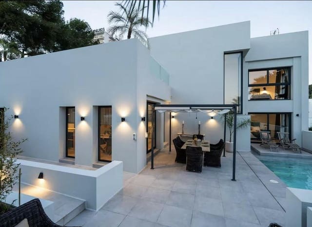 3 soveværelse Villa til leje i Las Brisas, Marbella med swimmingpool garage - € 10.000 (Ref: 9413452)