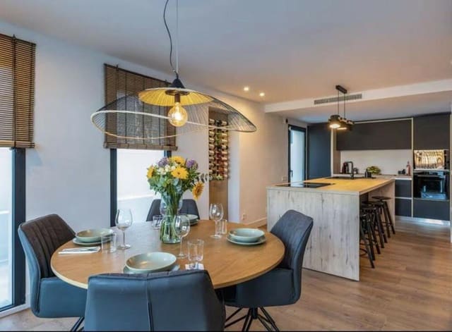 3 soveværelse Villa til leje i Las Brisas, Marbella med swimmingpool garage - € 10.000 (Ref: 9413452)
