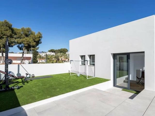 3 soveværelse Villa til leje i Las Brisas, Marbella med swimmingpool garage - € 10.000 (Ref: 9413452)